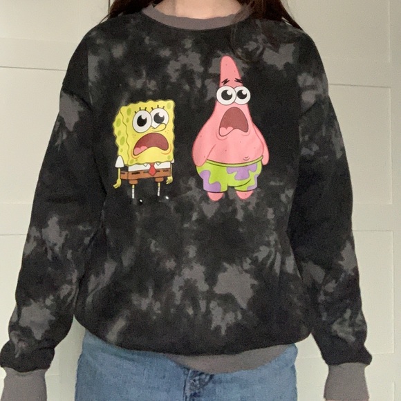 This is a sweatshirt that’s fluffy inside, it’s 60% Cotten and 40% polyester. - Picture 1 of 4